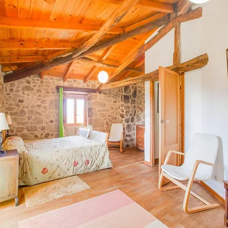 Traditional In Ribeira Sacra With Garden